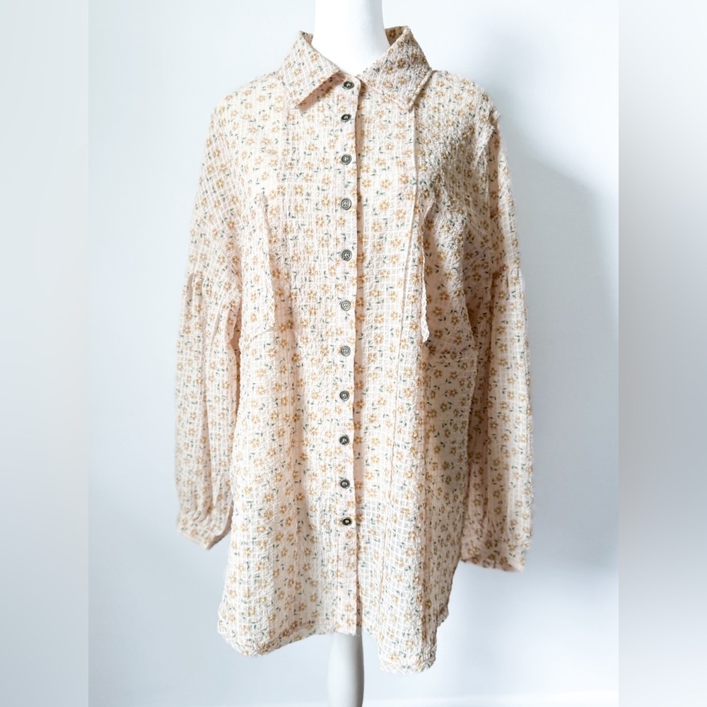 Listicle Floral Button Up